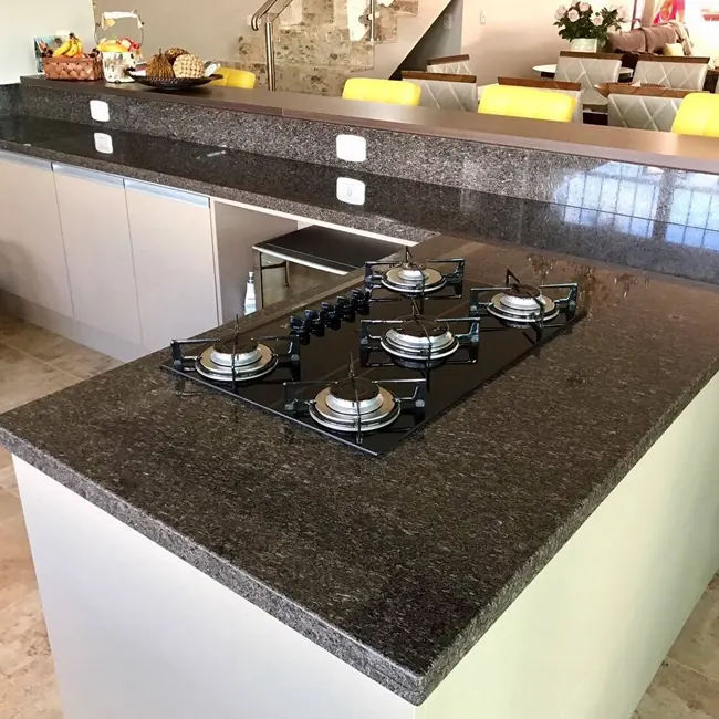 Cozinha com bancada em mármore – Marmoraria Três Reis – foto 7