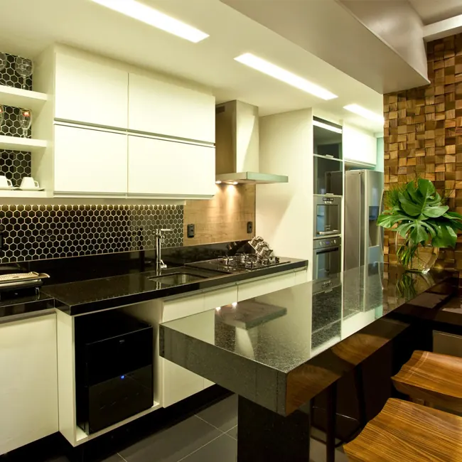 Cozinha com bancada em mármore – Marmoraria Três Reis – foto 13